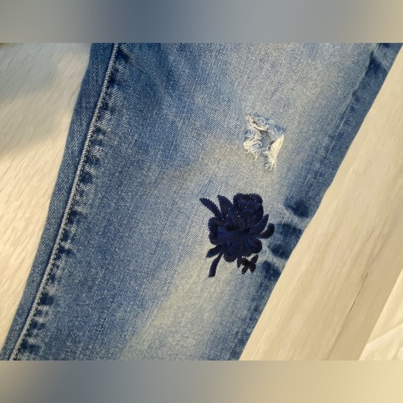 GAP Embroidered Girlfriend Jeans, Floral Embroidery Distressed, size 27 - Picture 3 of 12